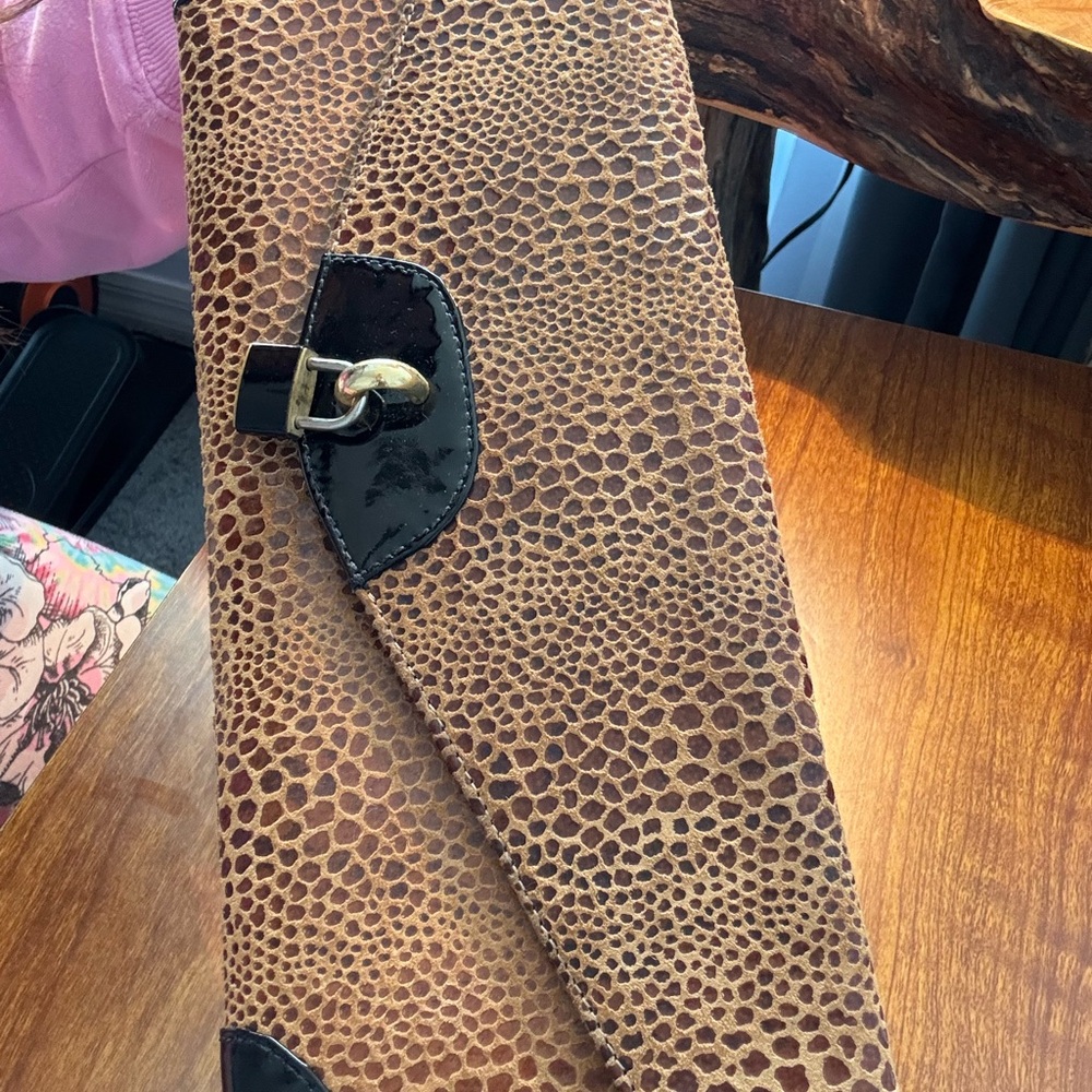 Miss Mak genuine leather wristlet